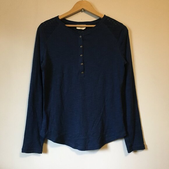 100% Cotton Bleu Gray Lace Shoulder 1/4 Button Down Dark Blue Top - Small - Picture 2 of 15